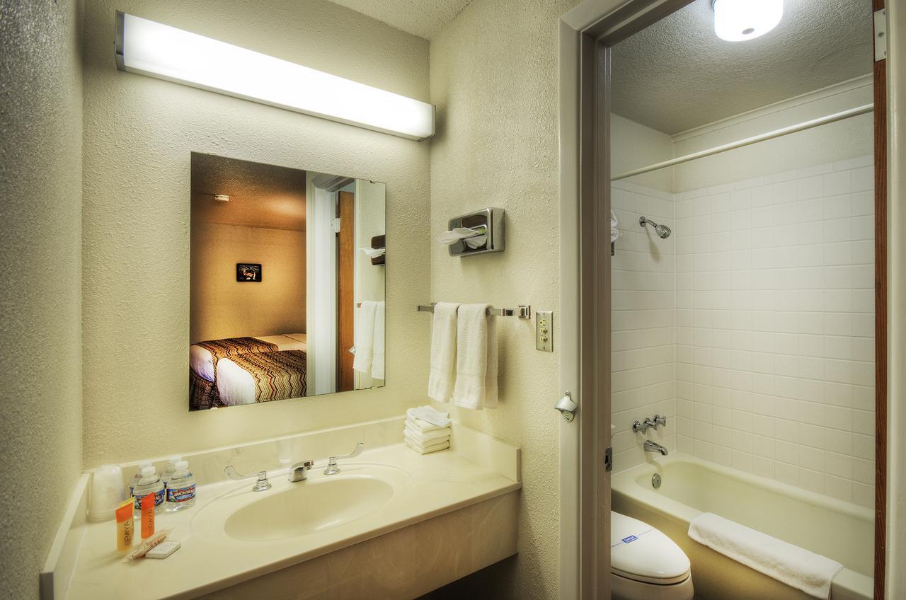 Roadrunner Lodge Motel 투컴캐리 외부 사진