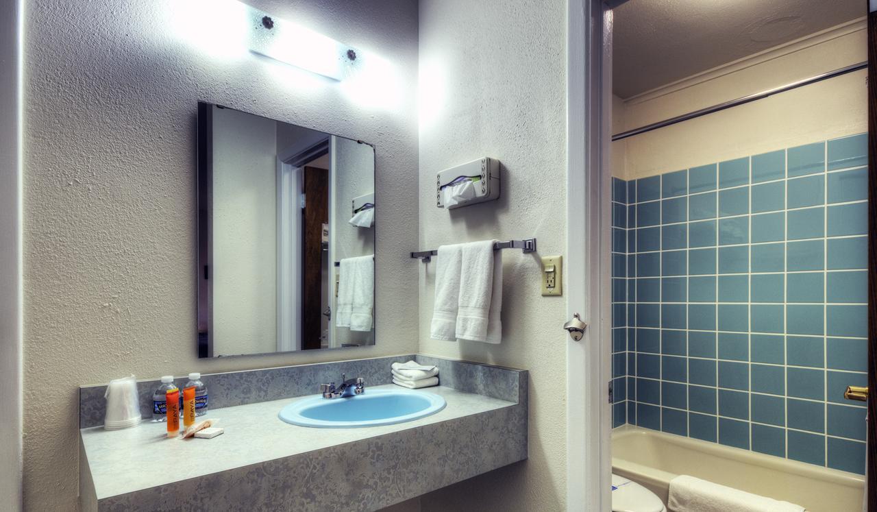 Roadrunner Lodge Motel 투컴캐리 외부 사진