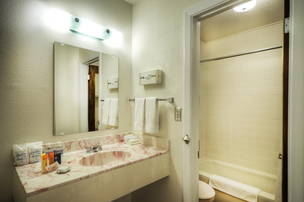 Roadrunner Lodge Motel 투컴캐리 외부 사진