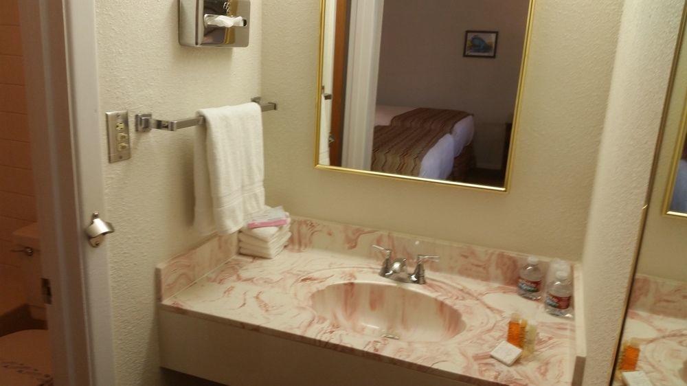Roadrunner Lodge Motel 투컴캐리 외부 사진